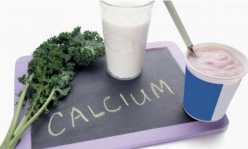 Cari susu yang tinggi kalsium dan berkadar gula rendah